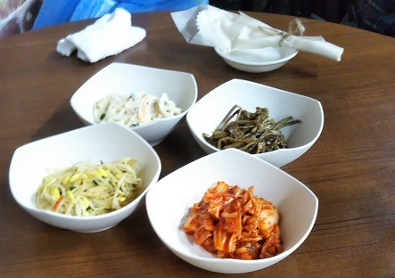 韓国料理店の前菜