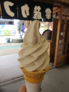 醤油ソフトクリーム 350円(税込)
