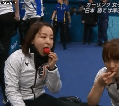 【悲報】カーリング女子日本代表「韓国のイチゴはびっくりするぐらいおいしくてお気に入りでした」