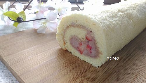 米粉でイチゴ大福ロールケーキ