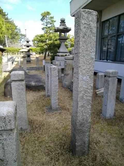 丸亀城に残る境界石 (6)