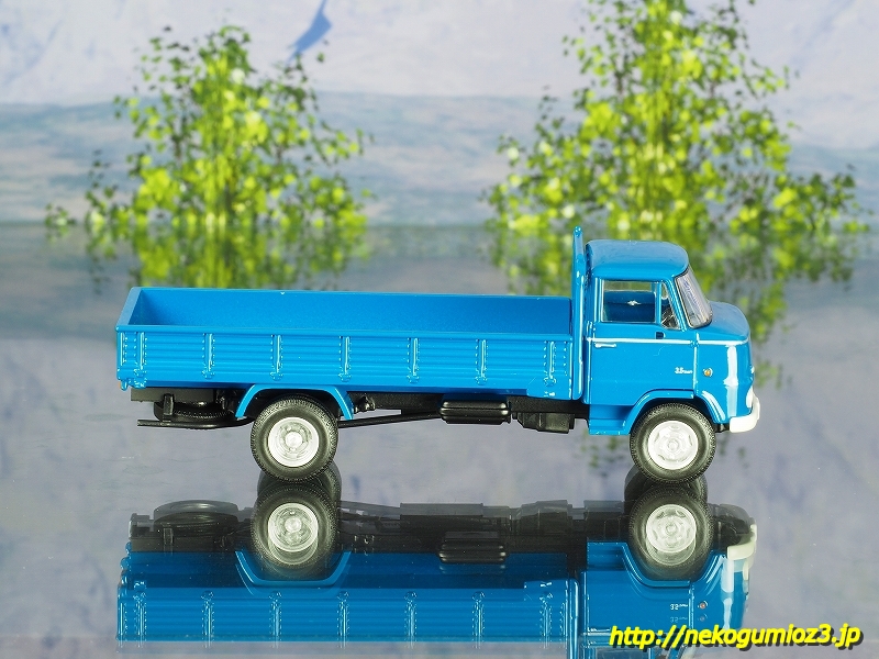 TLV-80b 1/64 ニッサン 3.5トン トラック 高床（平荷台）仕様 (青) - NISSAN / DATSUN (TLV)
